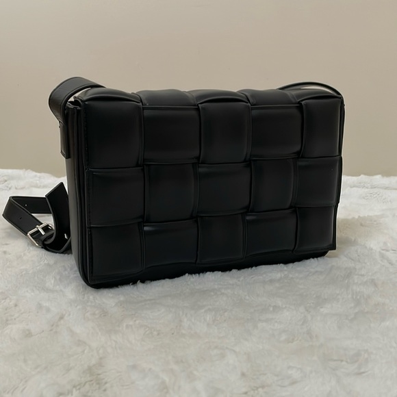 CALL IT SPRING WEAVED CROSSBODY PURSE - Picture 1 of 3